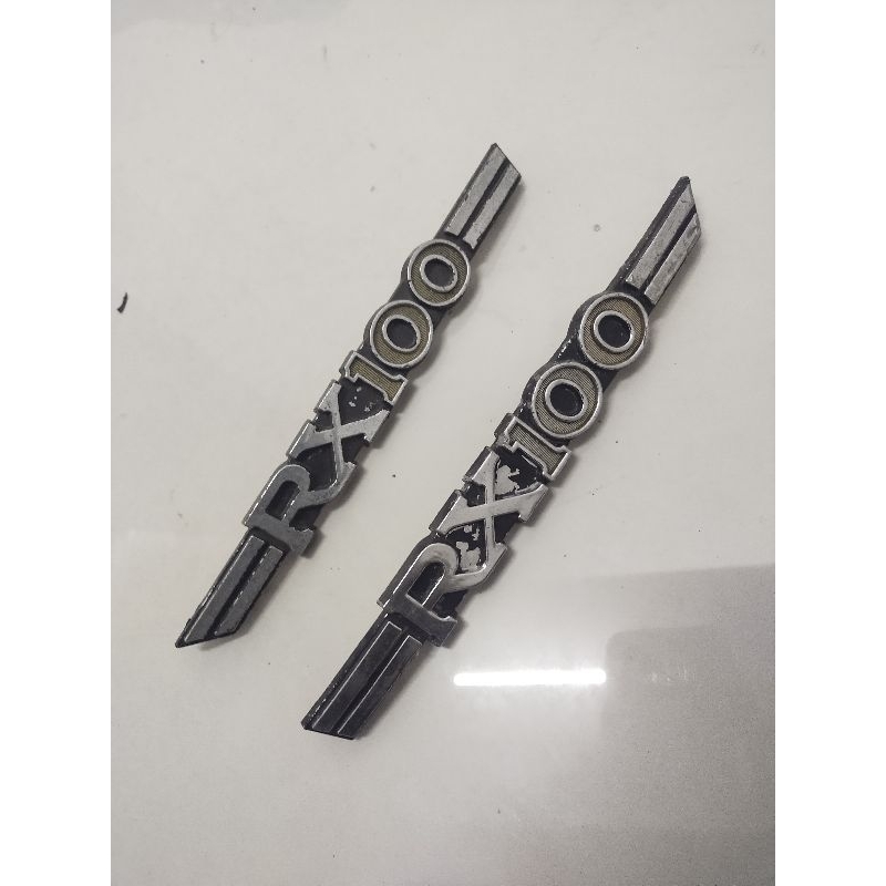 Emblem Tepong Box Aki Yamaha RX100 NOS