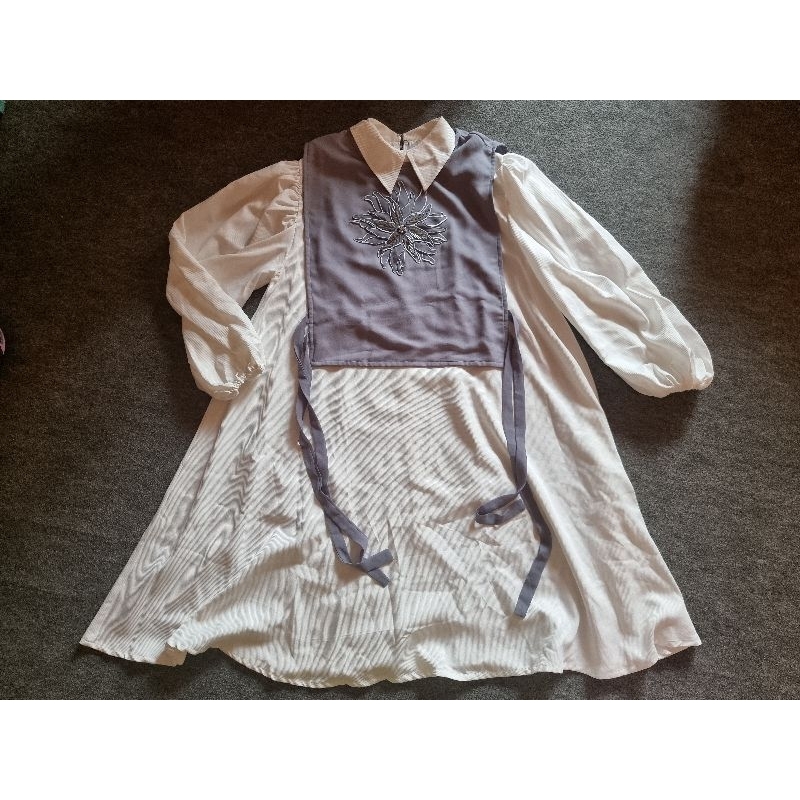 JENNA AND KAIA HIVA TUNIK