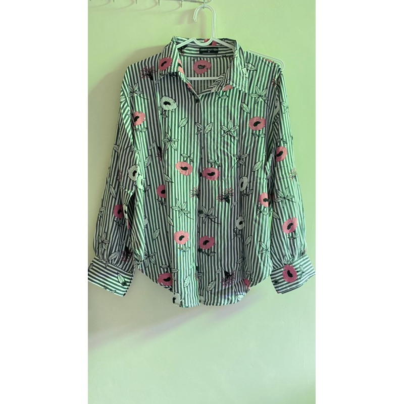 preloved kemeja salur bunga Farah Button masih baru