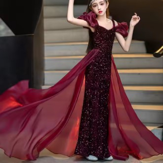 gaun merah maroon dengan sayap organza  / gaun mermaid maroon dress  warna  wine  red merah / berkil