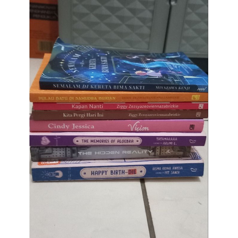 preloved novel kita pergi hari ini, kereta bima sakti, dll