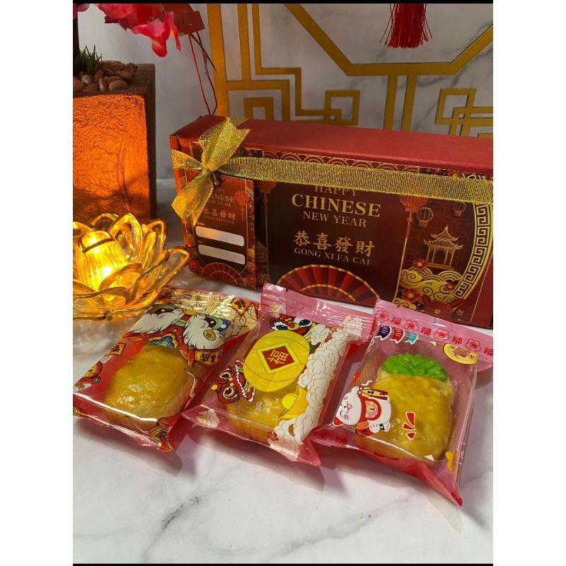 

Hampers Imlek Nastar Taiwan Premium Pineapple Cake isi 6 pcs