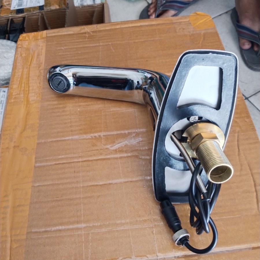 Kran Sensor Wastafel Otomatis AR-HT-W2 Tinggi 15 CM