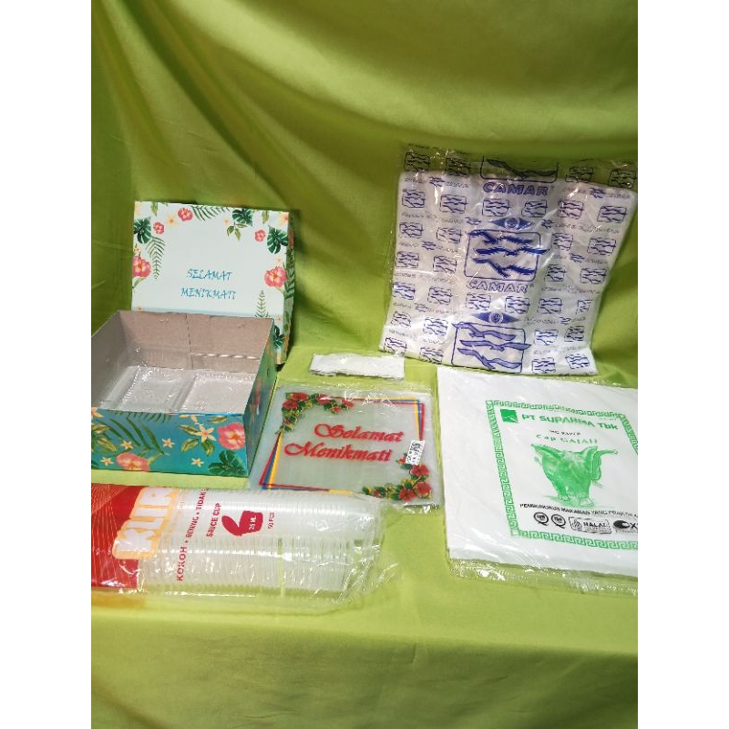

(isi 100 paket )dus motif 18x18 box nasi catering paket hemat(dus+mika sekat+kertas nasi+cup sambel+sendoktisu+bonus plastik)