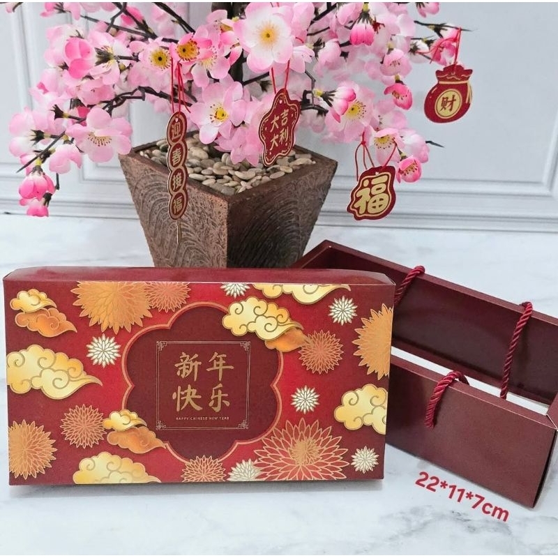 

BOX/DUS CNY/SINCIA, /IMLEK/CHINESE NEW YEAR UKR 22 X 11 X 7 + TALI (FREE HANG TAG)