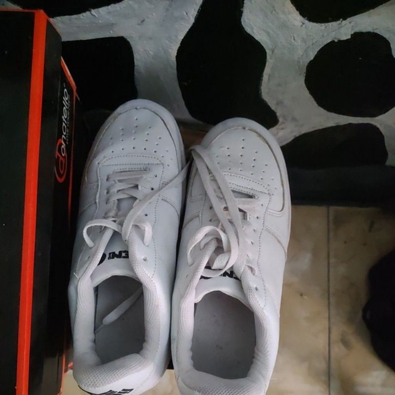 guten inc sepatu sz 43