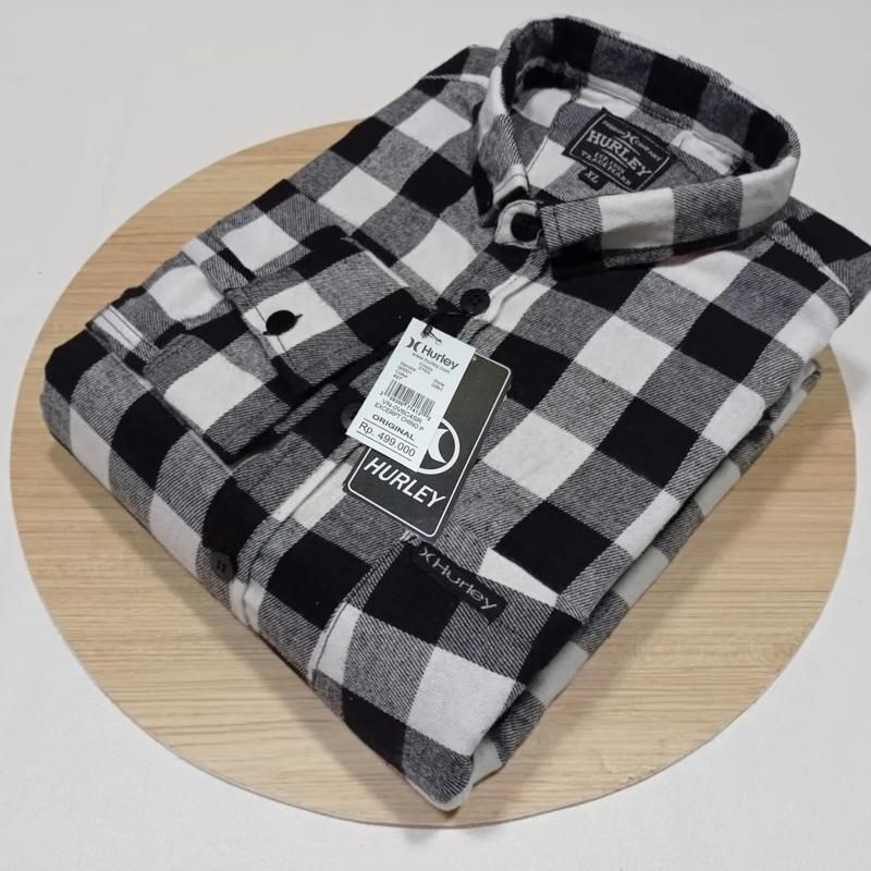 Hurley Kemeja Kotak-Kotak Hitam Putih