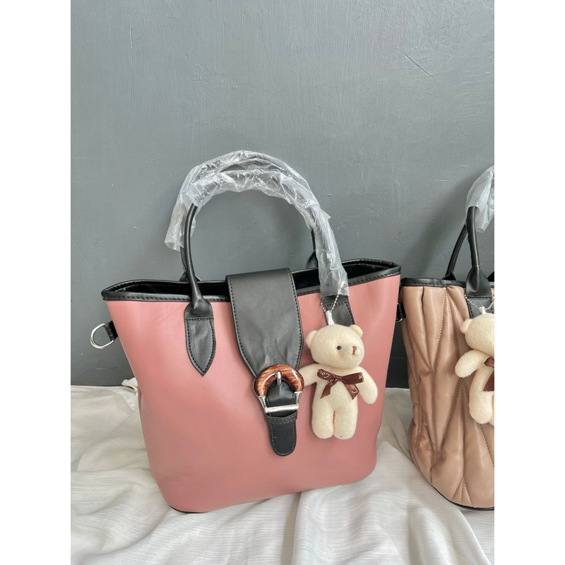 READY Clara Bag / Tas Kerja / Tas Kuliah / Tas OOTD Wanita warna Pink + Gantungan Boneka