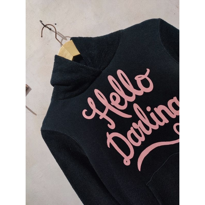 Hoodie Uniqlo UT Hitam Lengan & Hoodie Towel