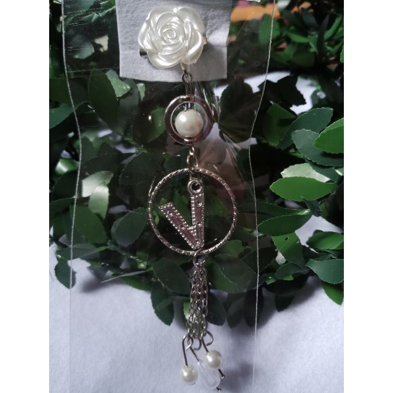 bros dagu juntai inisial nama huruf V