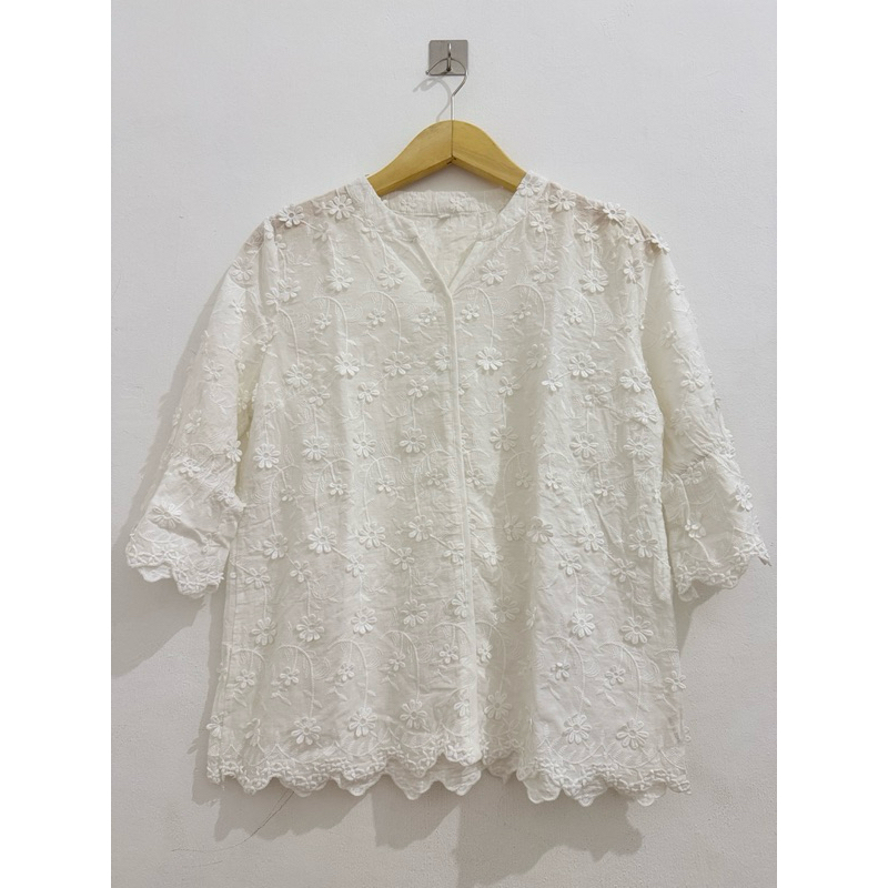 Blouse Wanita Katun Putih Brokat Lengan 3/4