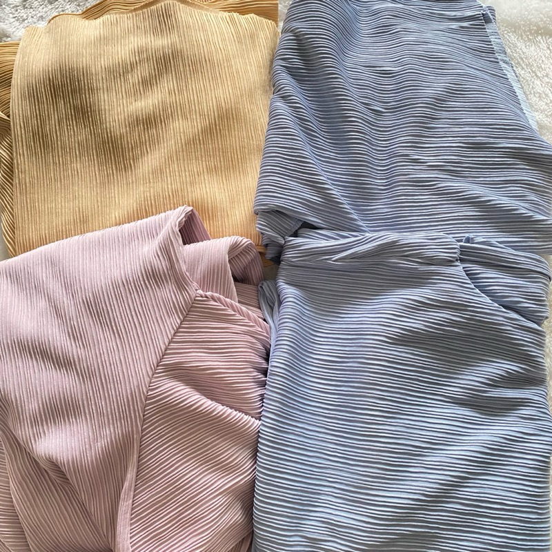 baju set atas bawah lengan pendek brand hellolilo ( like new never used )