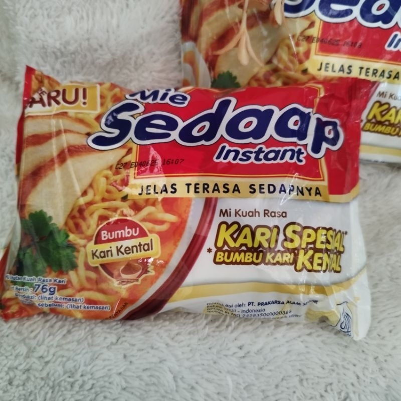 

Sedap mie kuah rasa kari spesial / mie kuah