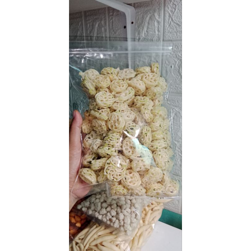 

Kerupuk seblak Rafael mini original daun jeruk 250g