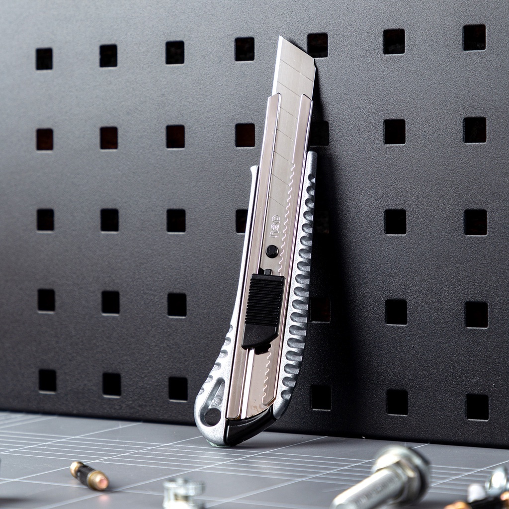 

Pisau Cutter Besar 18mm Kater Model Kenko Free Refil Mata Pisau Cutter Terdapat Penyimpanan Cutter