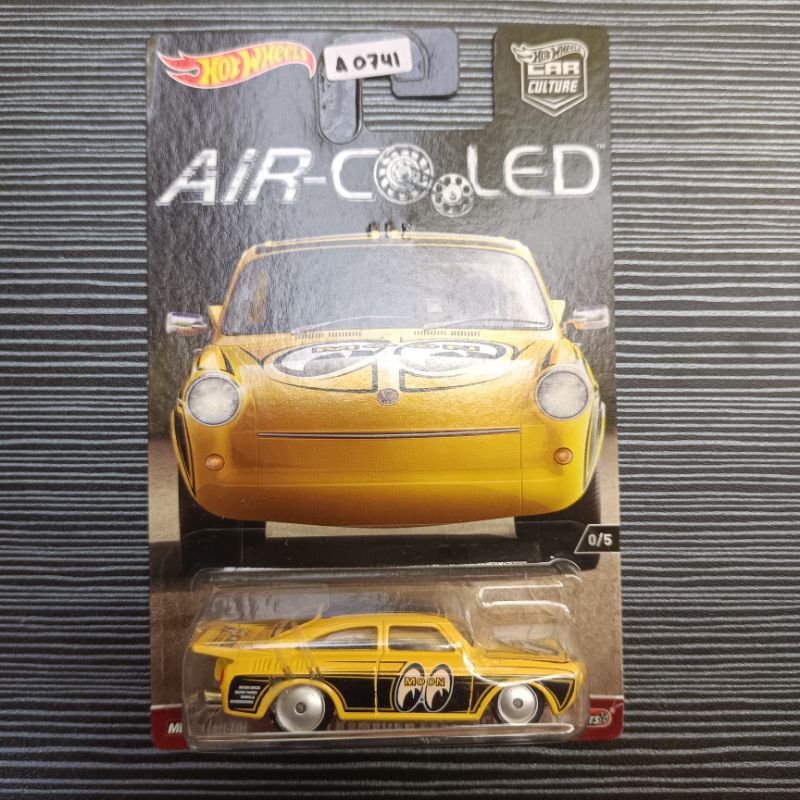 HOT WHEELS 65 VOLKSWAGEN FASTBACK AIR COOLED