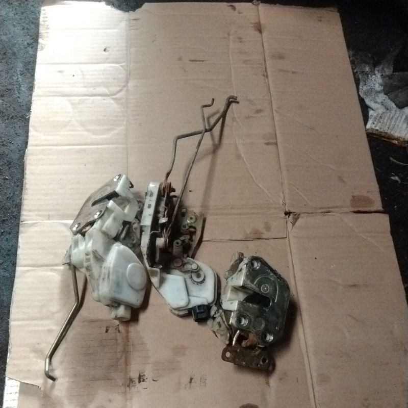 DOOR LOCK PINTU MITSUBISHI GALANT HIU VR 4