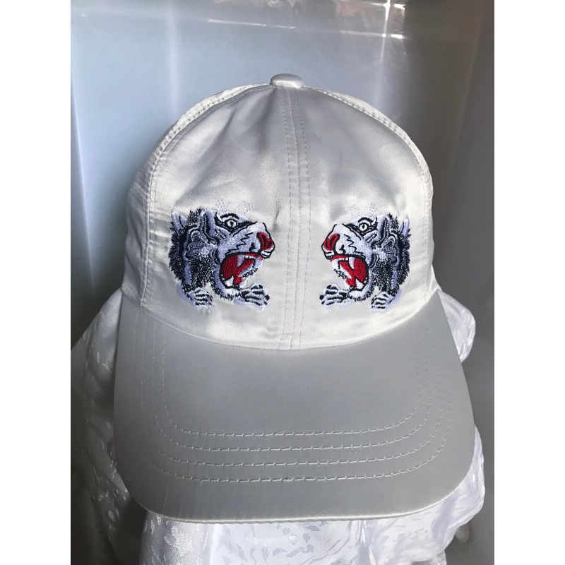 topi snapback sukajan satin