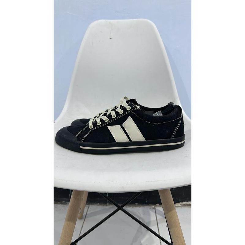 macbeth elliot black white