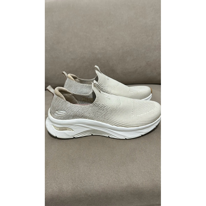 SKECHERS ARCH FIT
