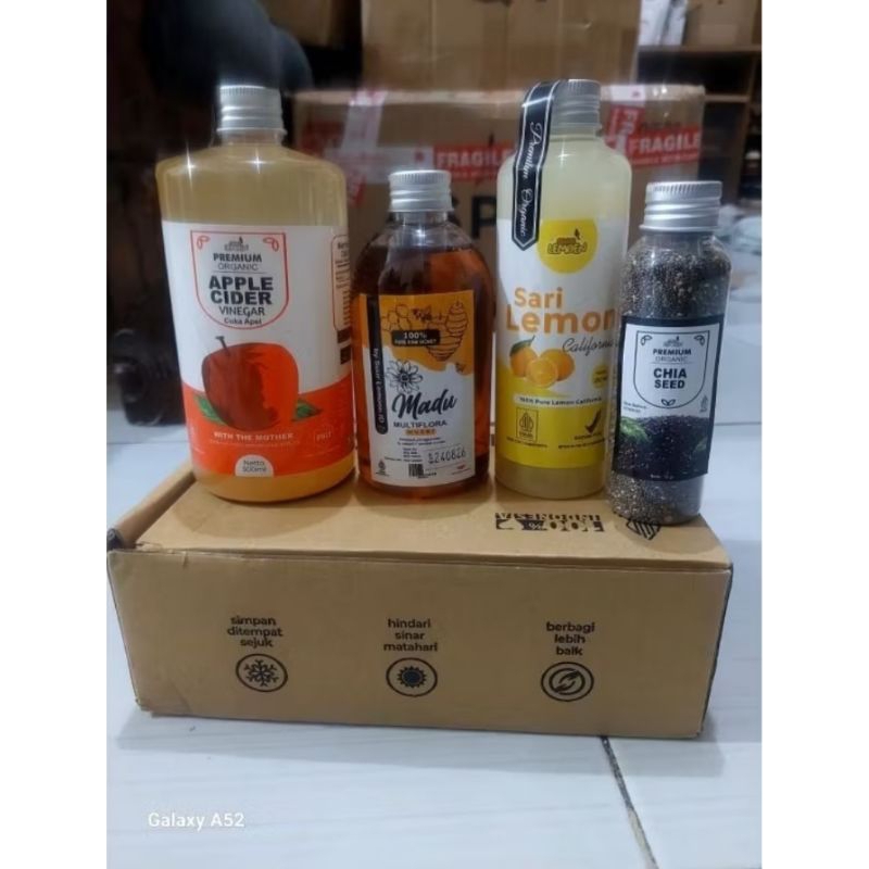

PAKET DIET SEHAT || CUKA APEL 500 ML || SARI LEMON MURNI CALIFORNIA 250 ML || MADU MULTIFLORA 350 ML || PLUS CHIASED 70 GR || BY SUUR LEMOEN ID