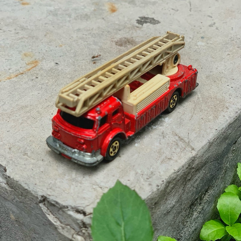 1978 Tomica Ladder Chief Fire Truck No.F33 Tomy Japan Made