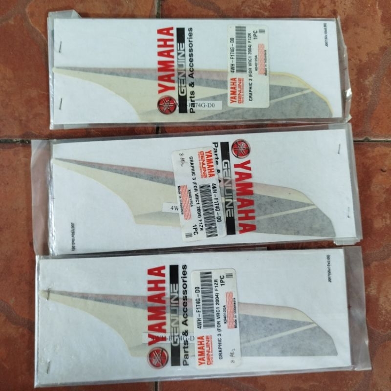 Emblem Striping Graphic Tutup Cover Aki F1ZR FIZR Merah Putih 2004 Original YGP 4WH-F174G-D0