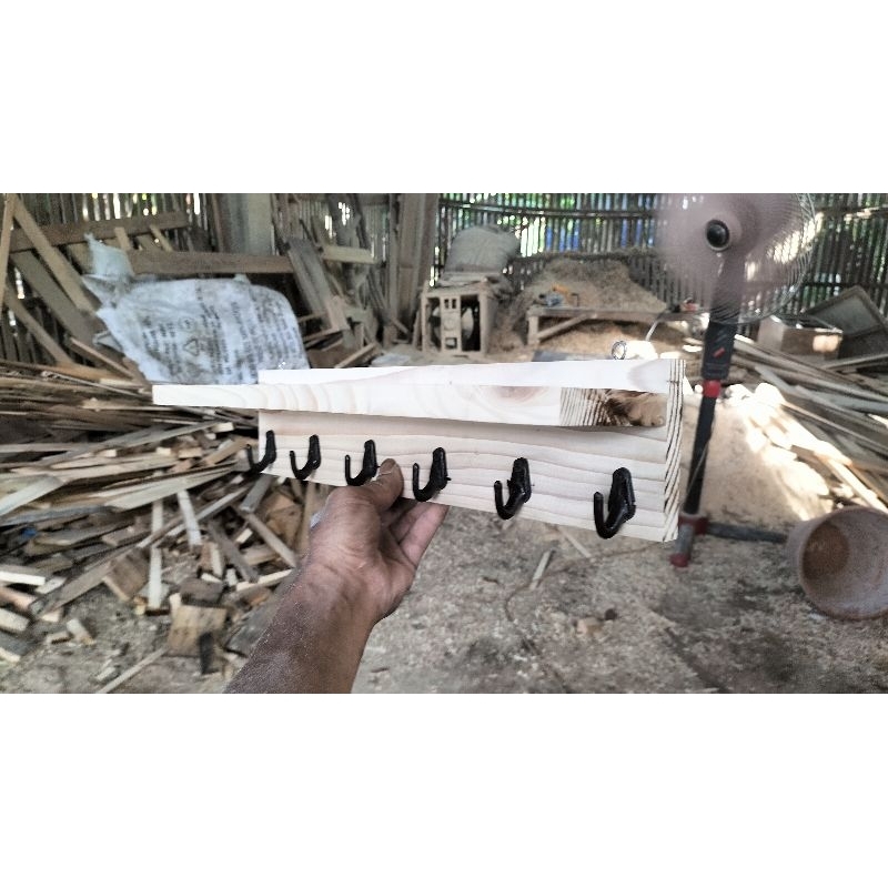 Gantungan baju kamar mandi