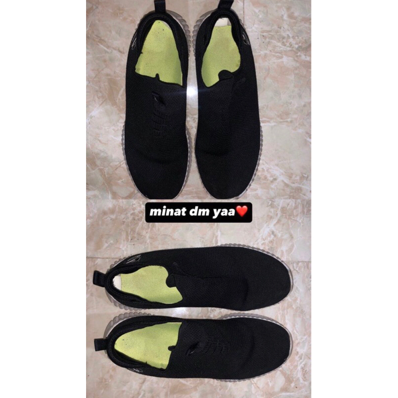Sepatu skechers hitam