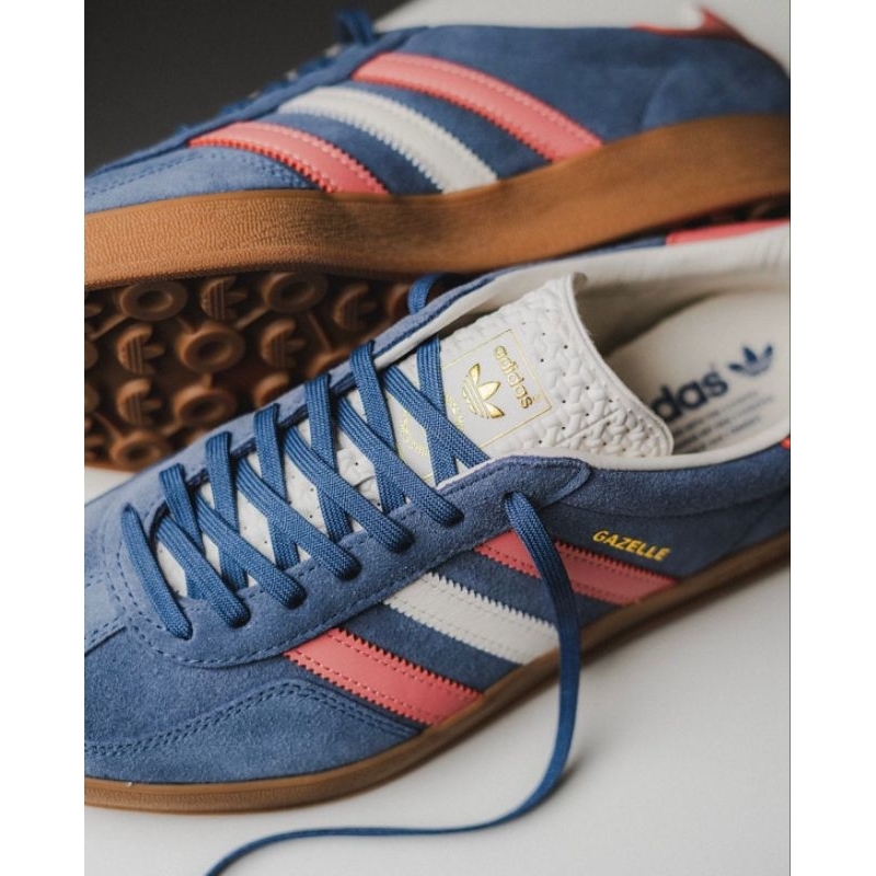 sepatu casual pria adidas gazelle blue clay white gum