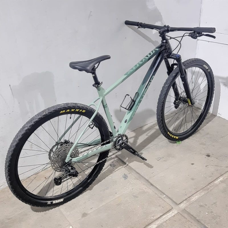 Sepeda POLYGON XTRADA 6 29ER