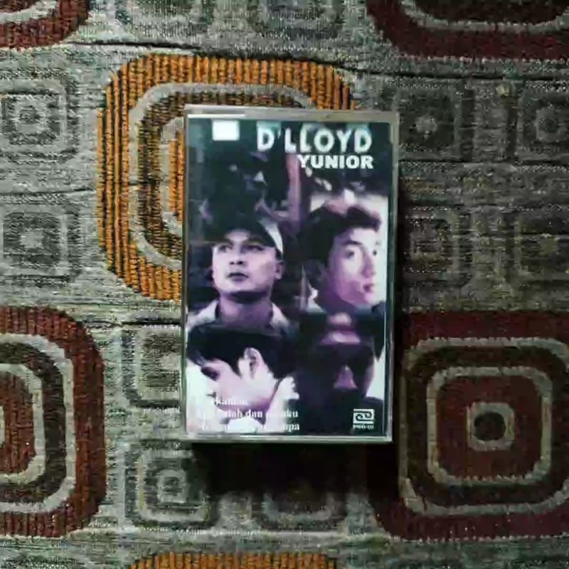 Kaset pita D'LLOYD YUNIOR - SELF TITLED