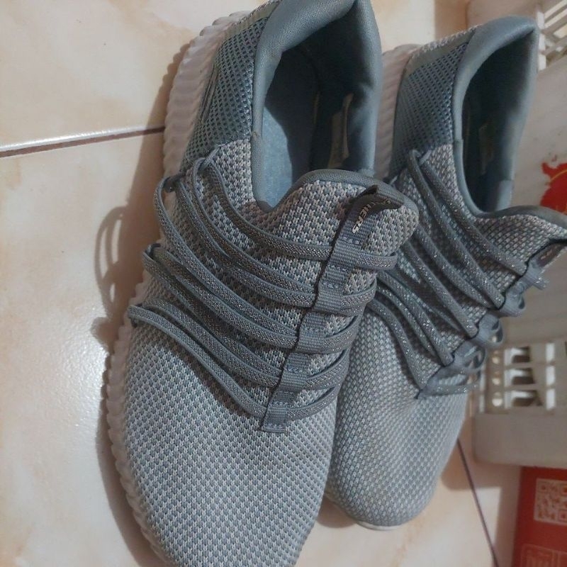 SEPATU SKECHERS WARNA BIRU MUDA UK.38