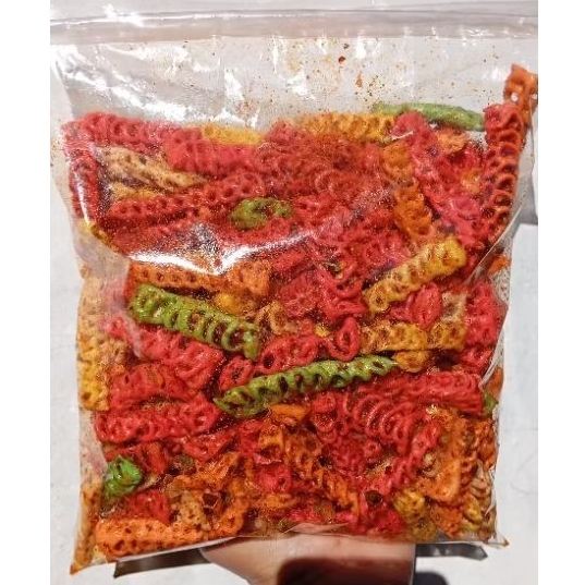 

kerupuk seblak kepang pedas daun jeruk/bantat gelung/kerupuk warna