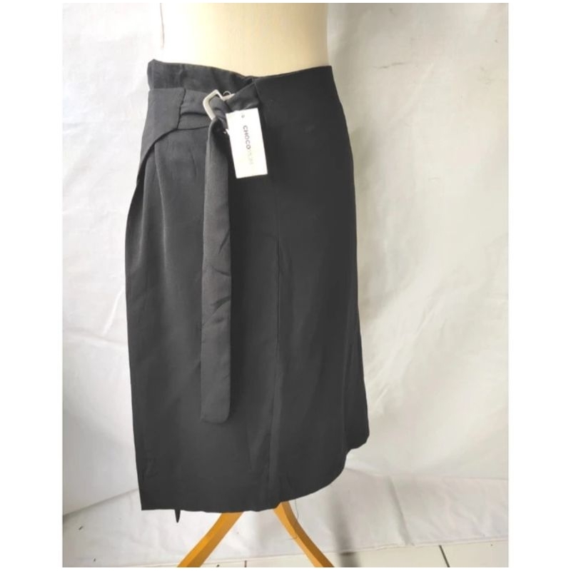 Preloved Rok Wanita MIDI Hitam Polos Size XL