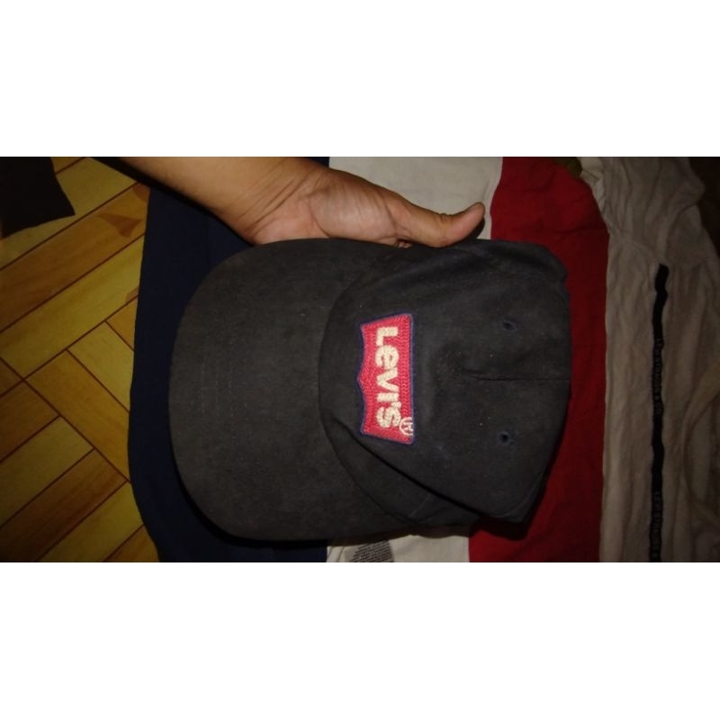 Levis Topi Hitam dan mammut