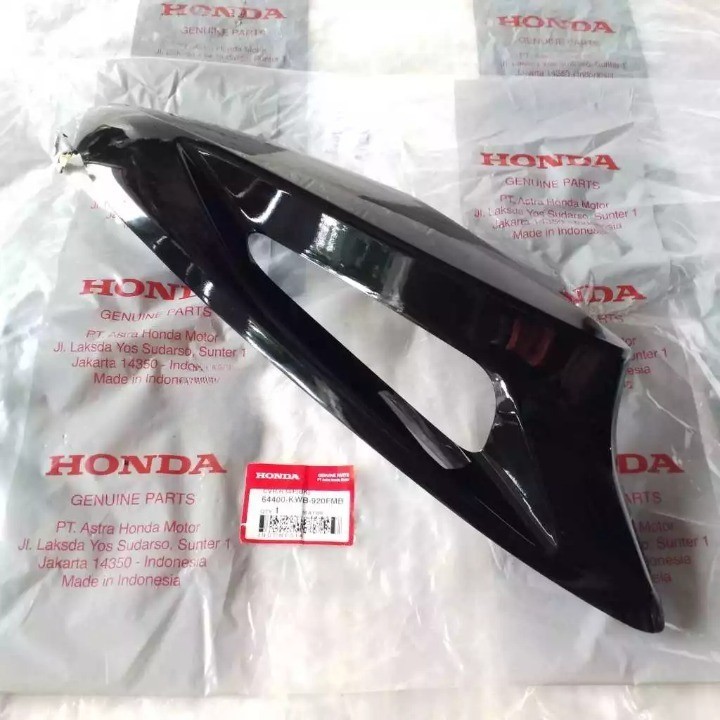 Cover Sayap Kanan Dalam Atas Hitam - Blade Karbu 110 – 64400KWB920FMB