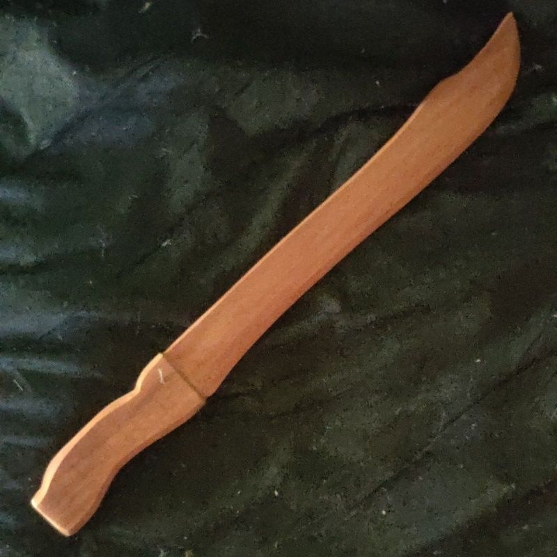 MANDAU KAYU_MANDAU MAINAN_ REPLIKA MANDAU MAINAN