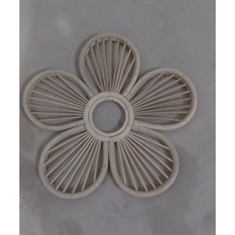 hiasan dinding mini bunga rotan