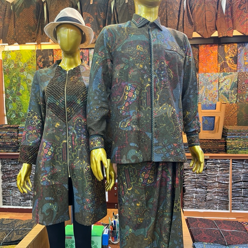 COUPLE BATIK KEMEJA PRIA LENGAN PANJANG JAITAN SMOCK BORDIR DAN TUNIK WANITA MODEL SIKAT BULU BULU B