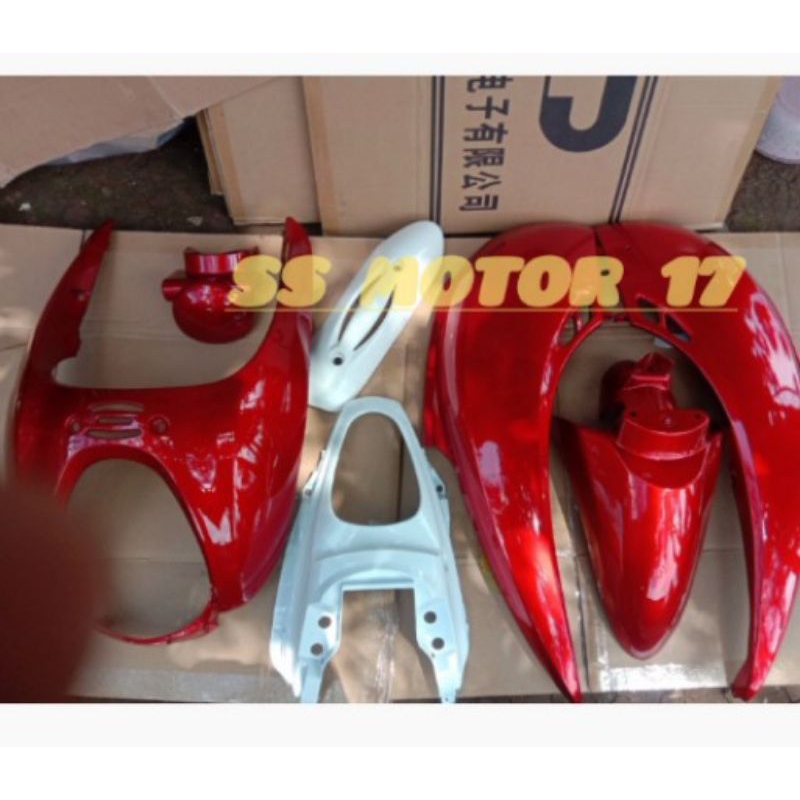 COVER BODY HALUS SCOOPY KARBU WARNA MERAH PUTIH