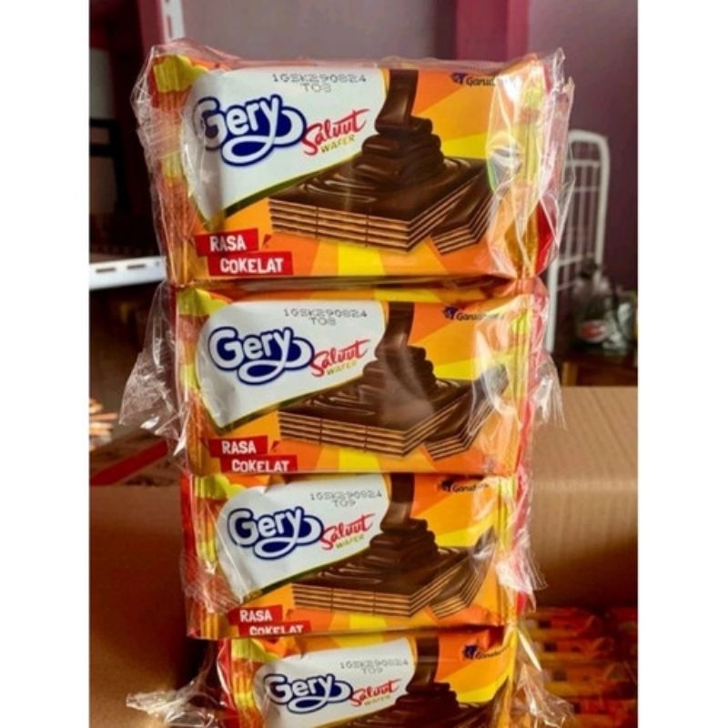 

Gery Saluut Wafer Potek Rasa Cokelat Serenceng isi 10 Pcs
