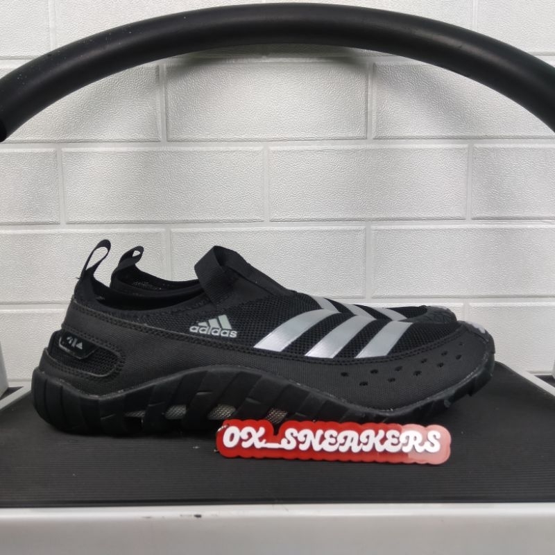SEPATU SEPEDA ADIDAS JAWPAW BLACK WHITE