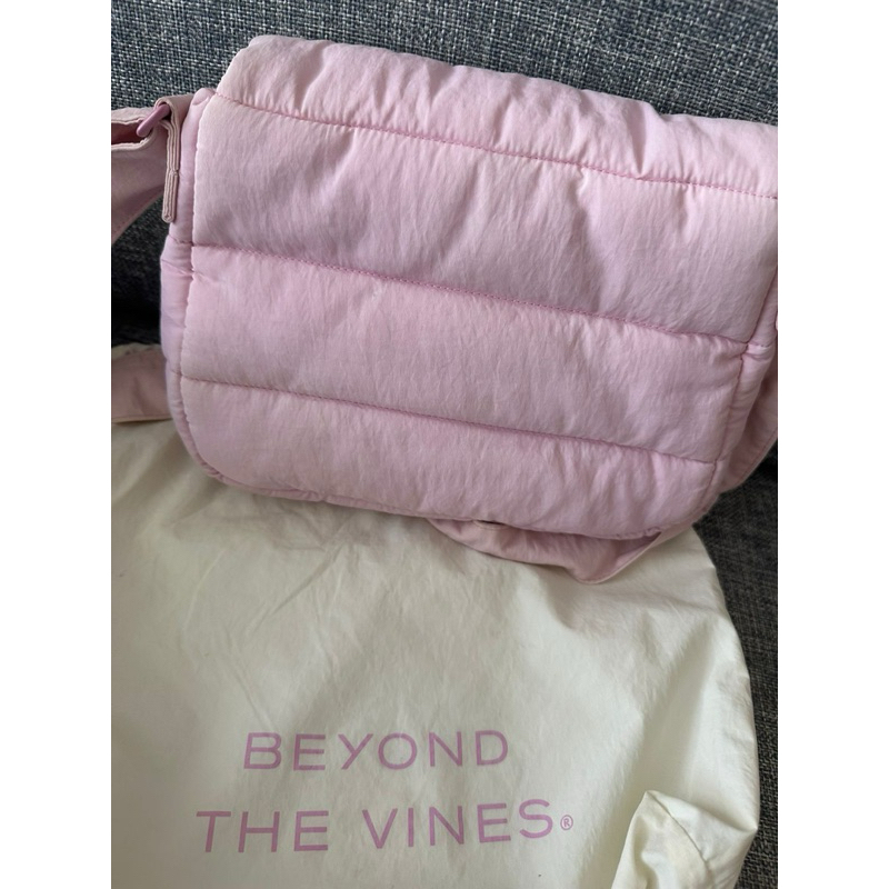 preloved btv poofy / beyond the vines