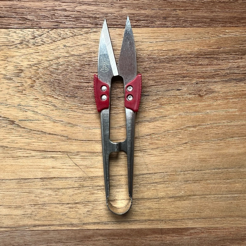 Gunting Benang Stainless Steel/ Gunting Buang Benang / Pemotong Benang / Gunting Cekris Bahan Baja S