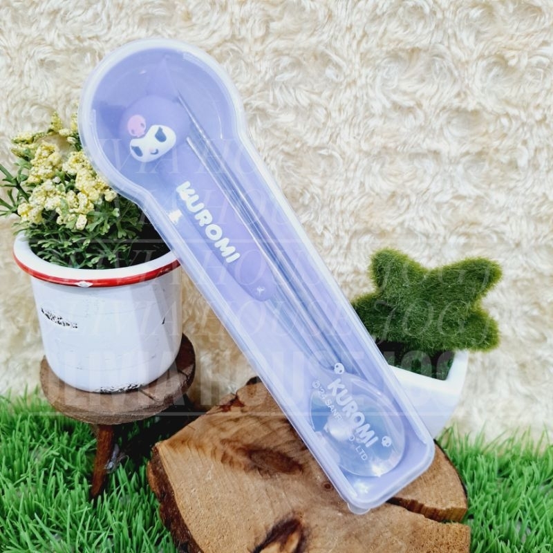 Sendok Set Sumpit Kuromi Ungu Sendok Sumpit Kuromi Ungu  Stainless + Hiasan Kepala Kuromi Karet