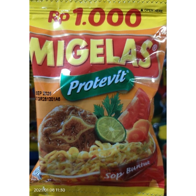 mie gelas 1 renteng isi 10  ( rasa ayam bawang, baso sapi, soto ayam, Sop buntut) ED Agustus 26