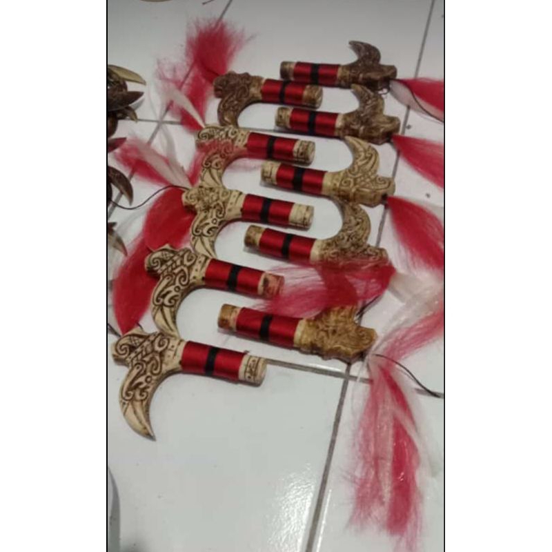 gagang mandau motif ukir