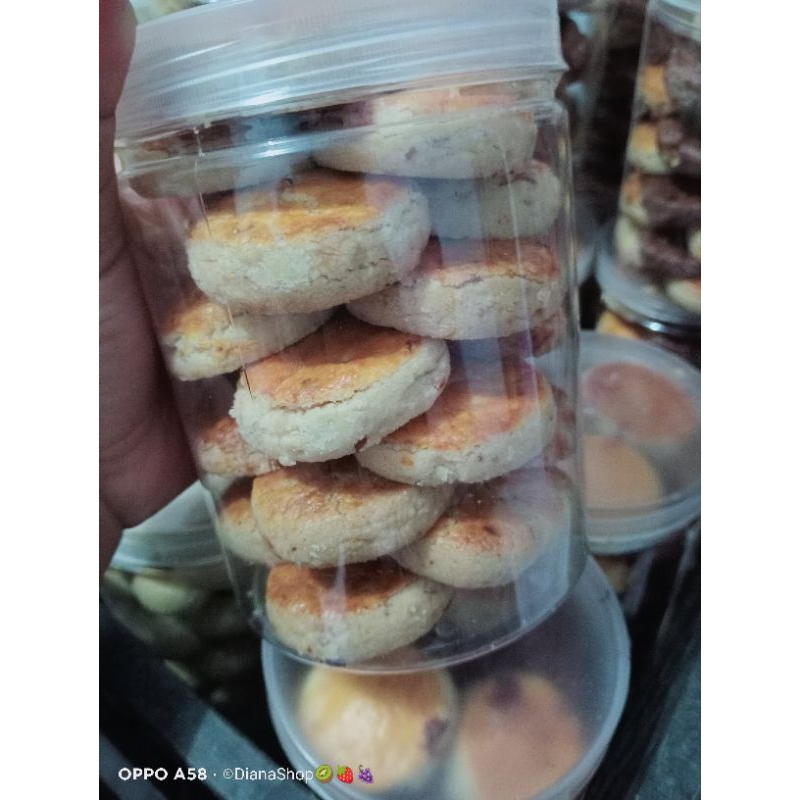 

kue kacang dan kue monde