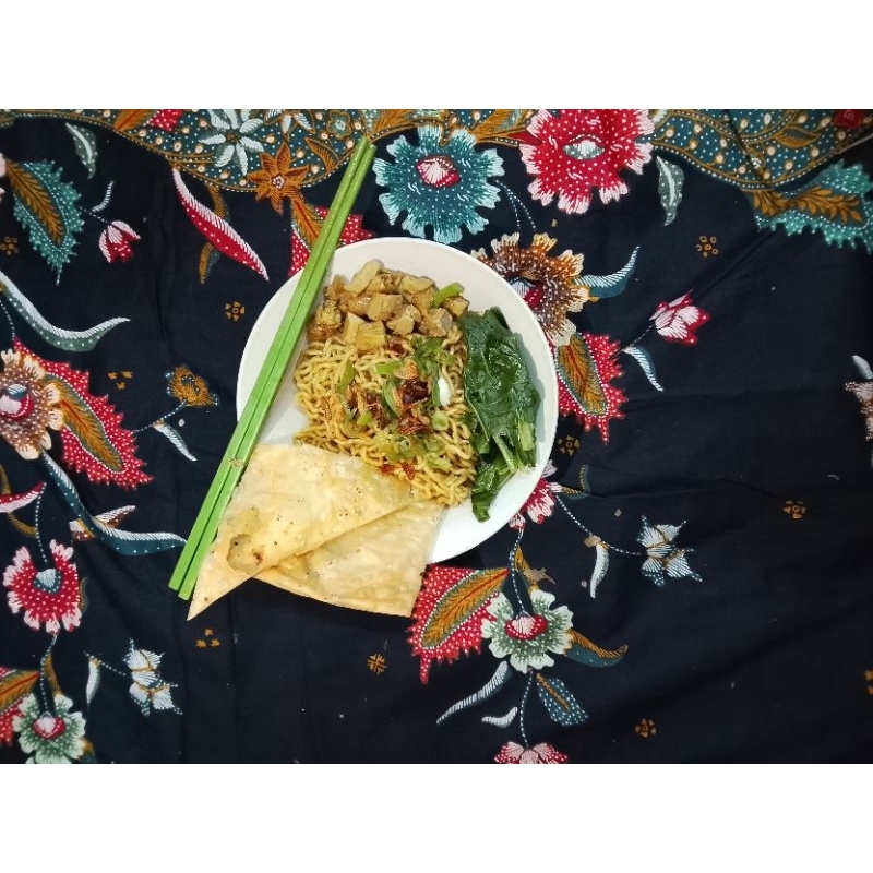 

Mie Ayam Yamin Pangsit Goreng